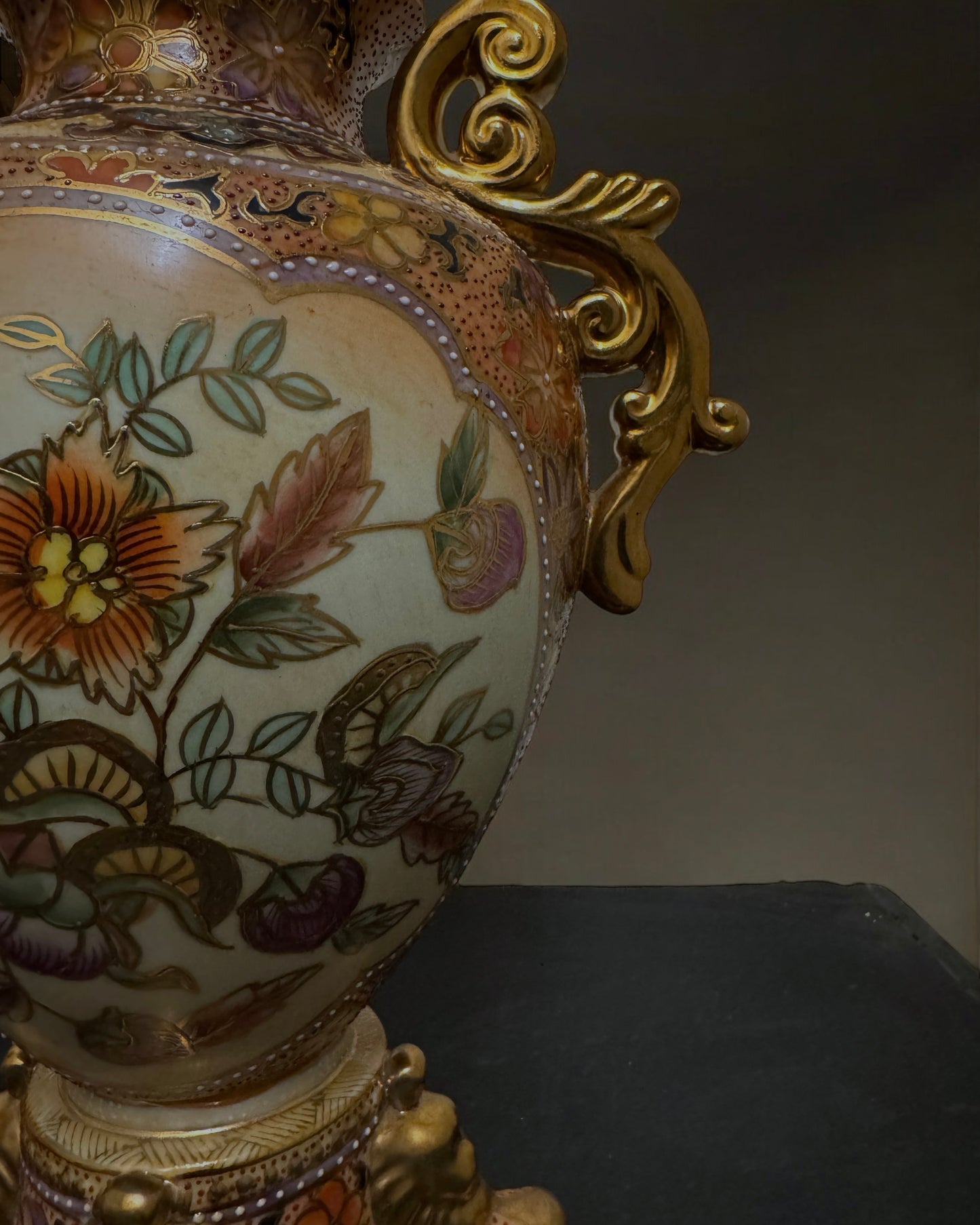 Vintage Chinese Urn
