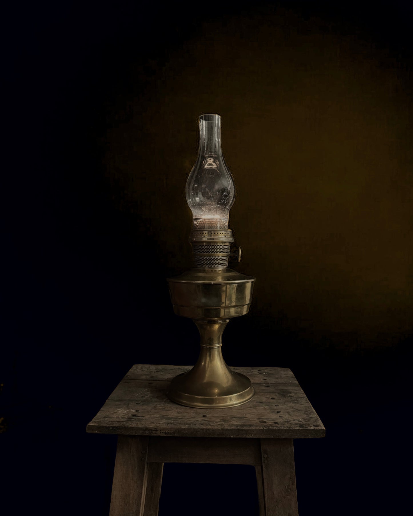 British Kerosene Oil Lamp - Super Aladdin, circa 1930-1940
