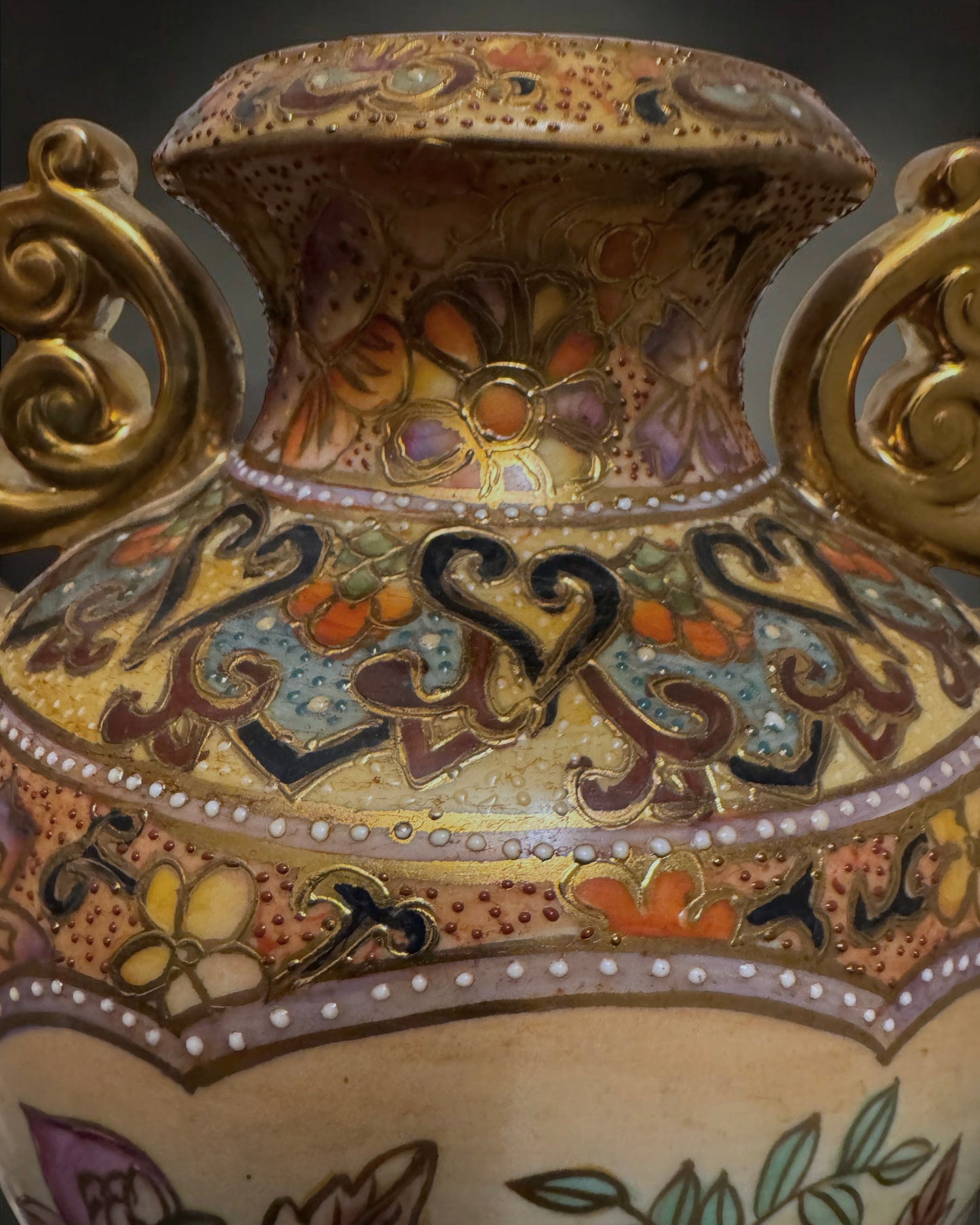 Vintage Chinese Urn