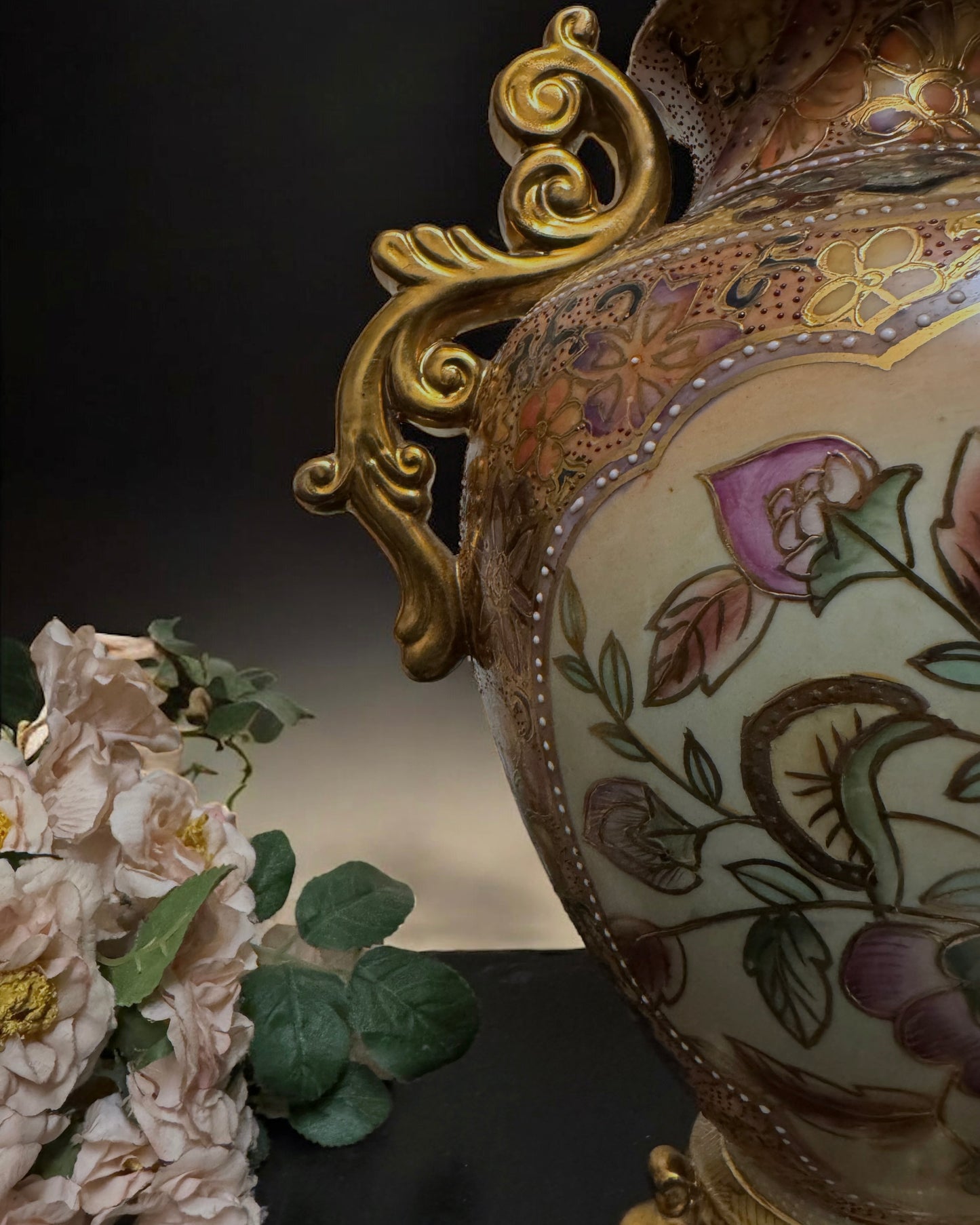 Vintage Chinese Urn