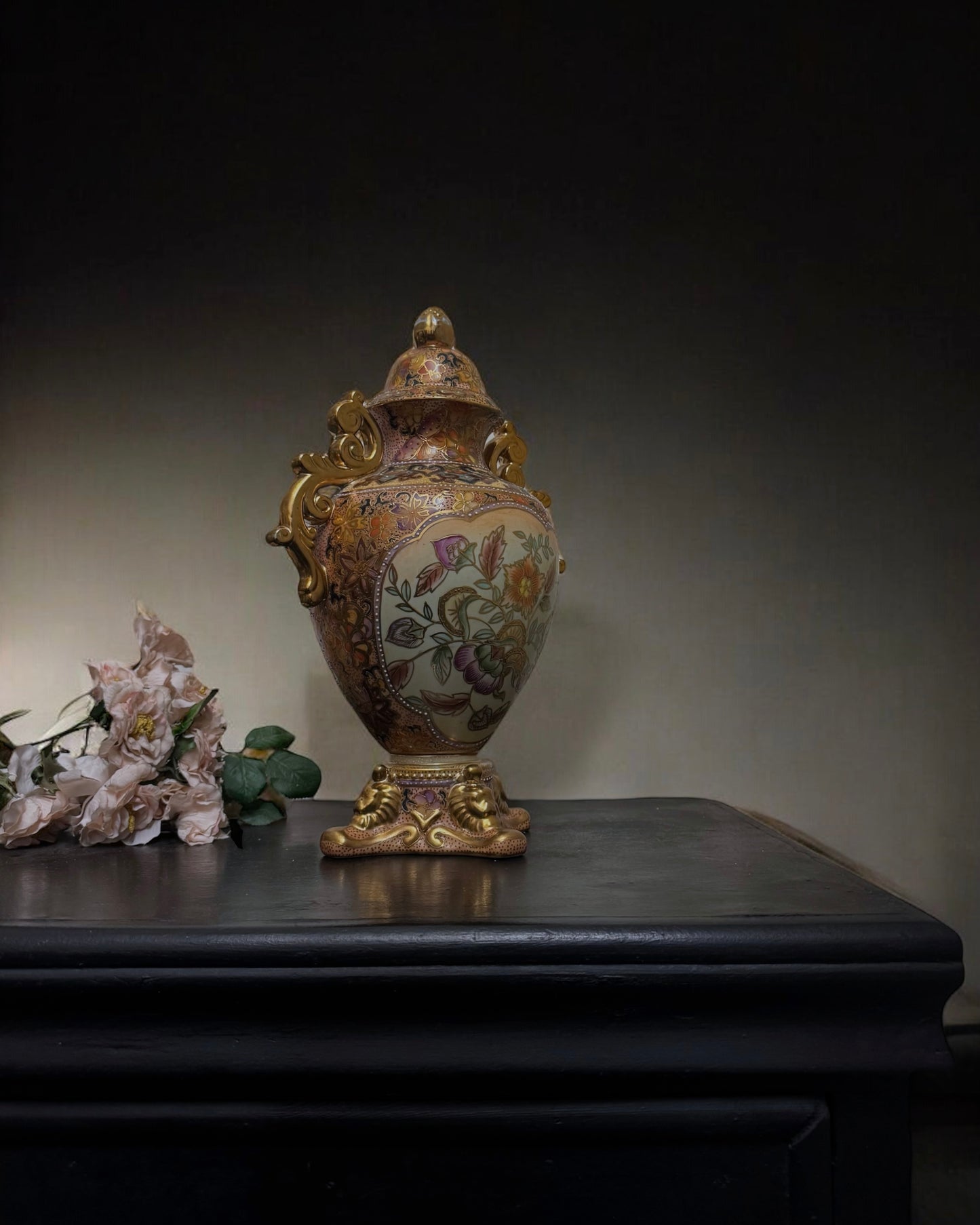 Vintage Chinese Urn