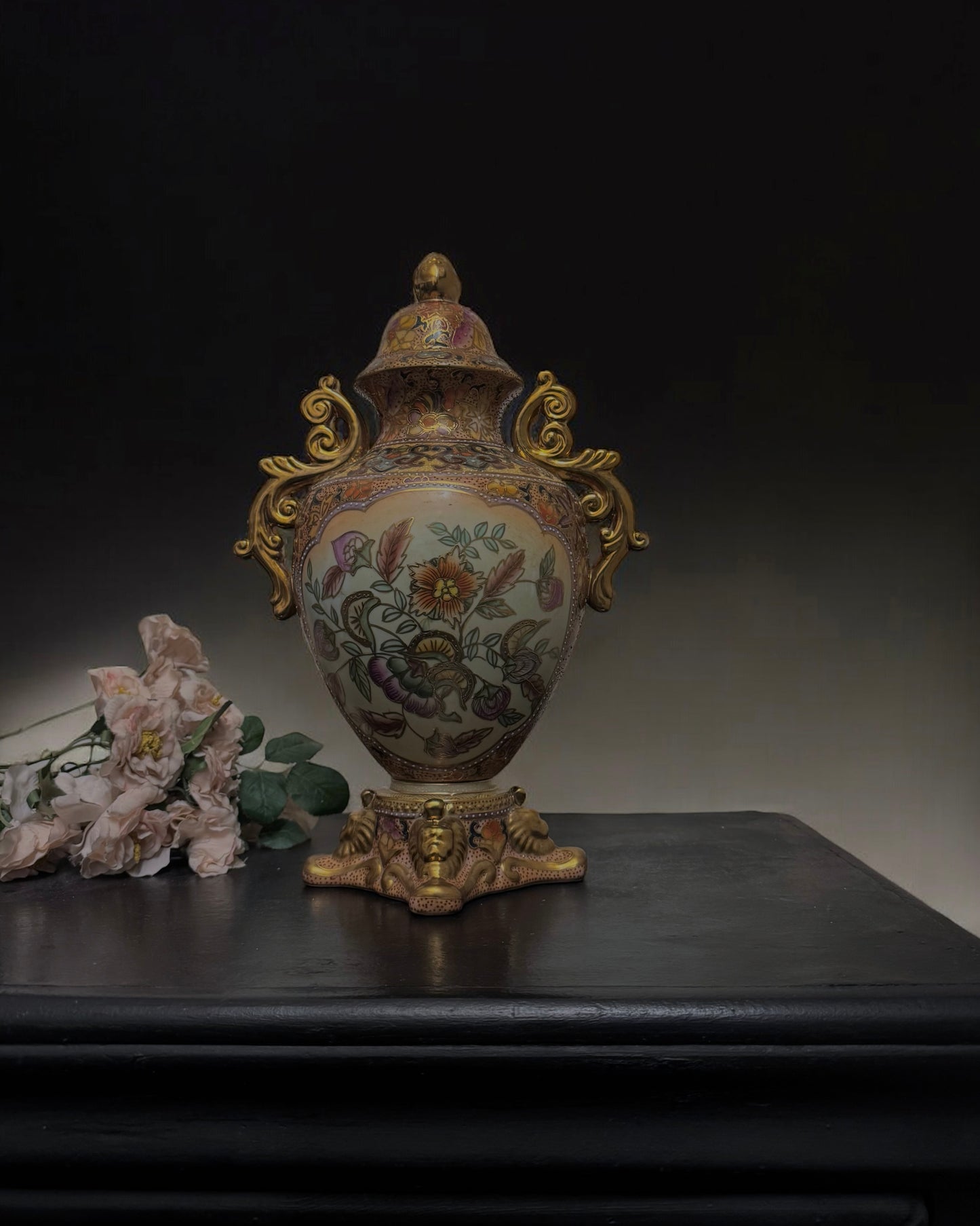 Vintage Chinese Urn
