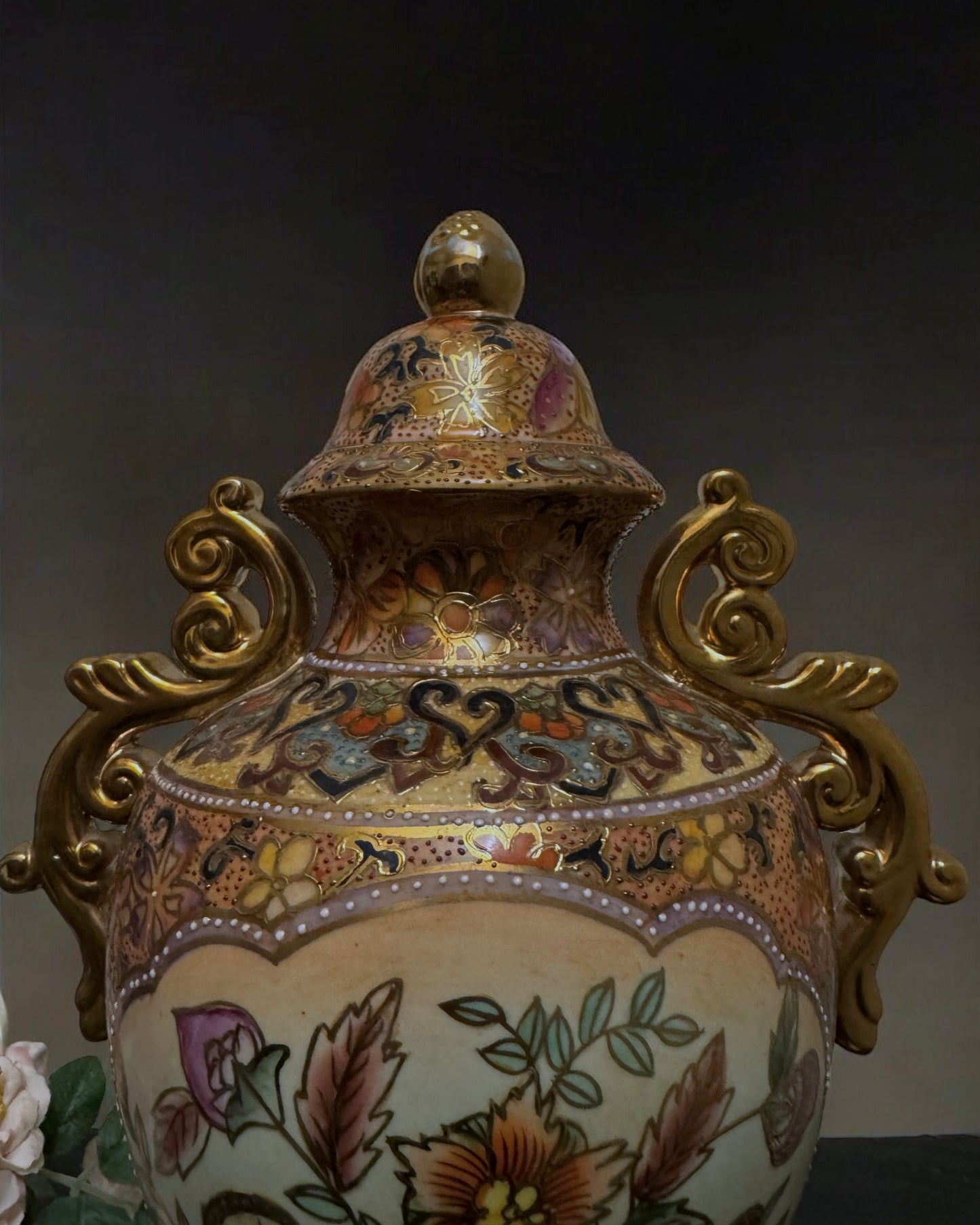 Vintage Chinese Urn