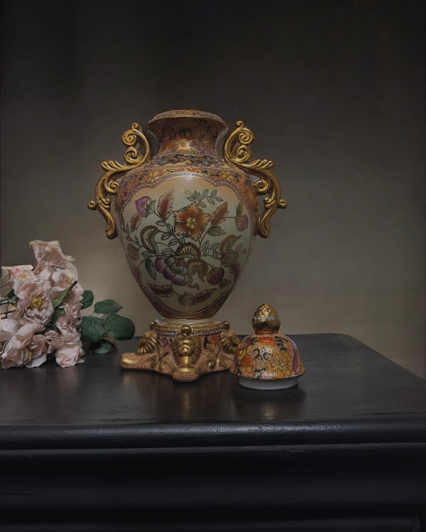 Vintage Chinese Urn