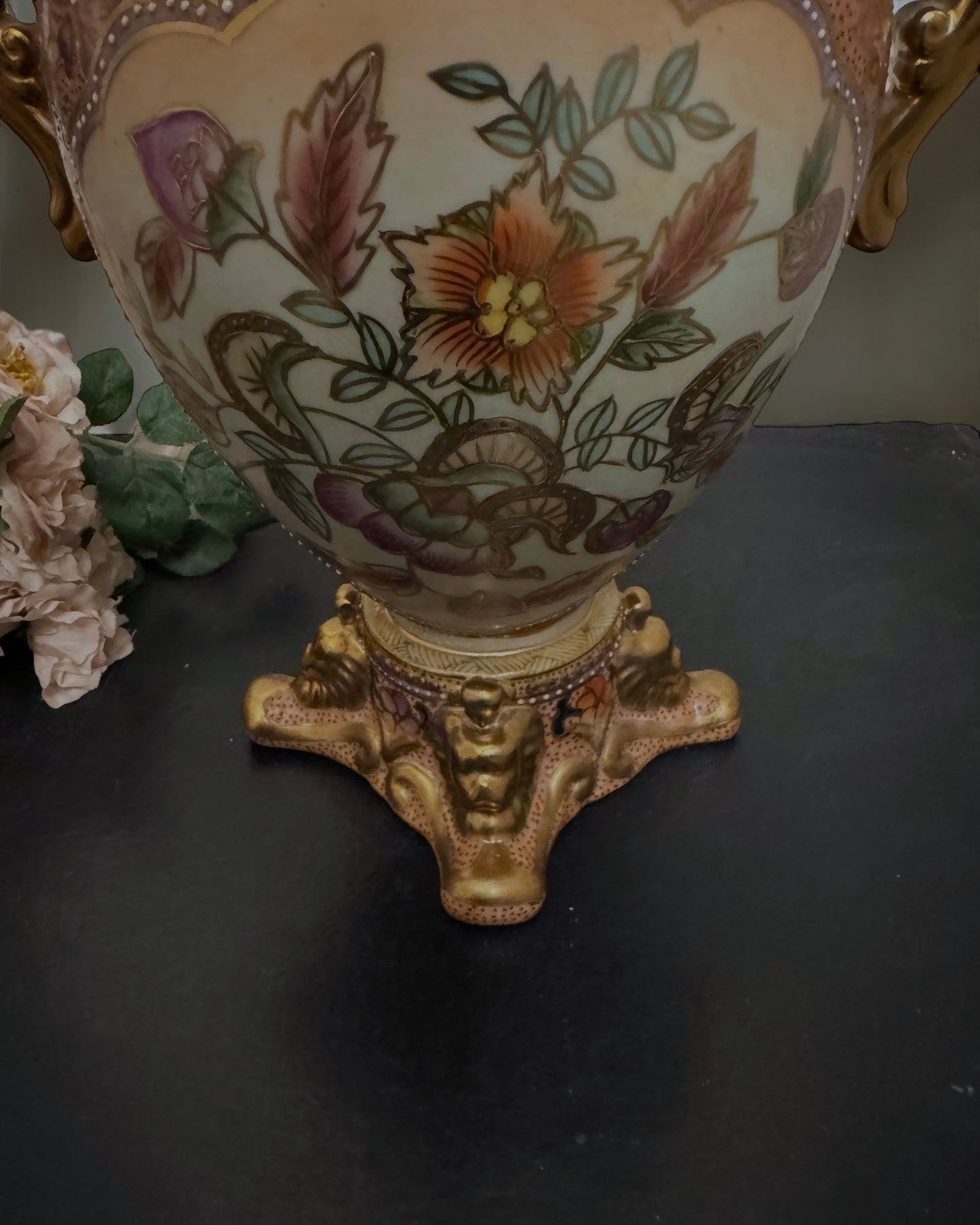 Vintage Chinese Urn