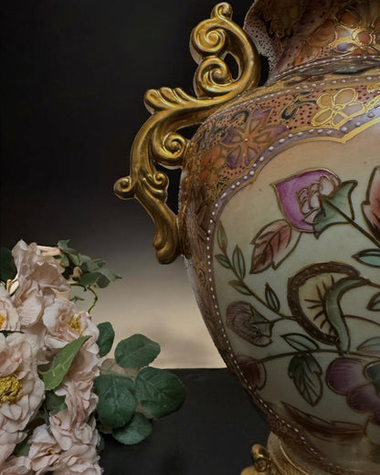 Vintage Chinese Urn